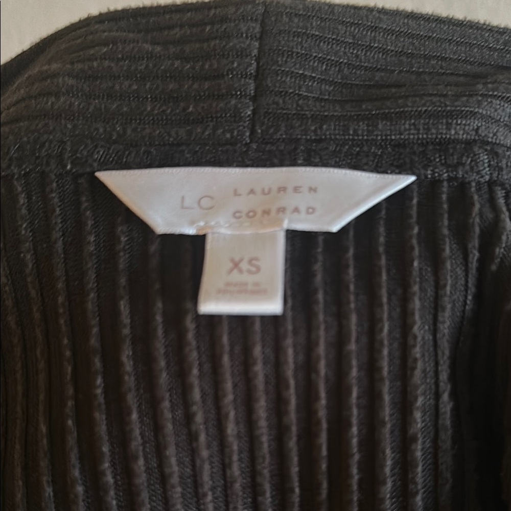 Black Ribbed Open Front Cardigan with Ruffle Bottom. - Picture 9 of 9